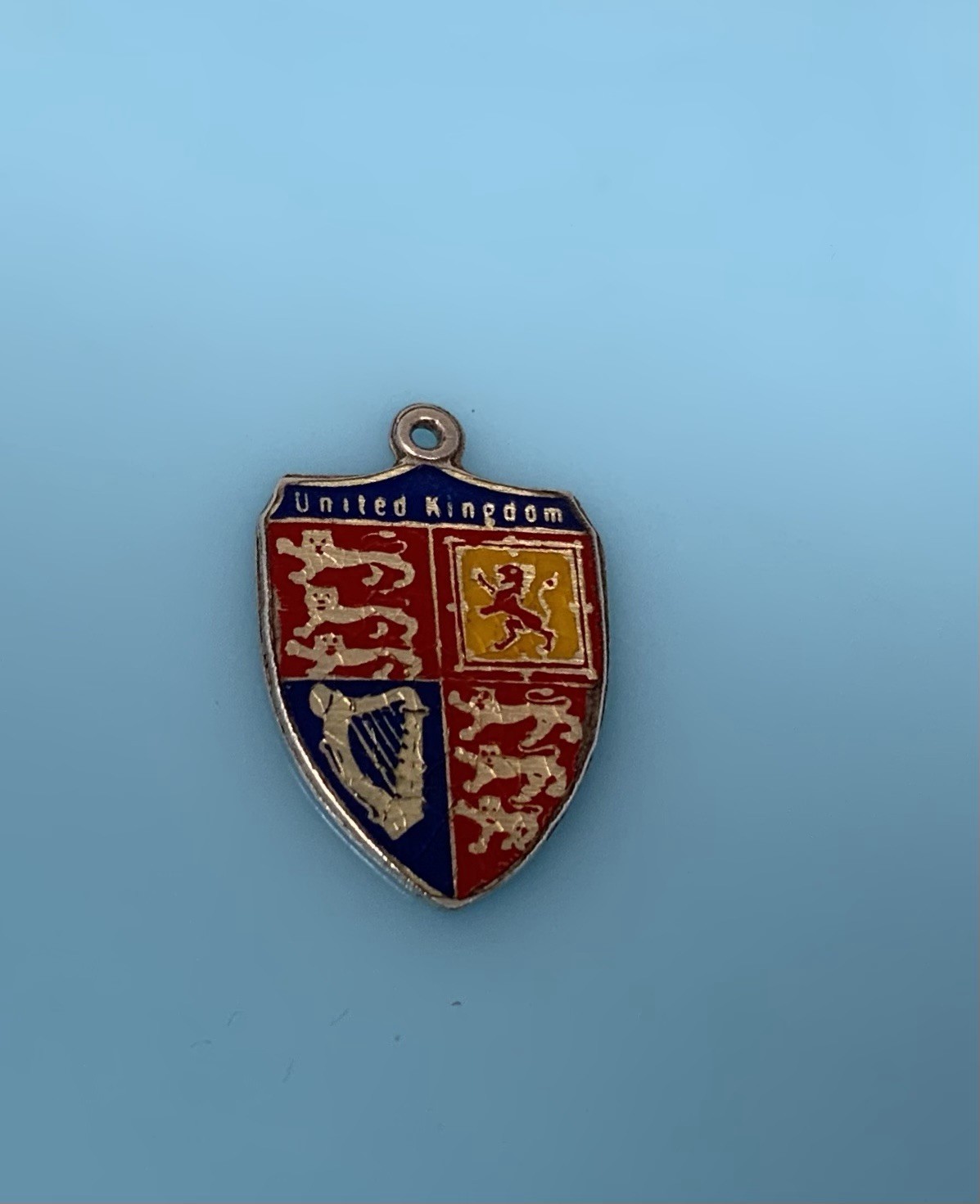 Vintage United Kingdom Coat of Arms Silver Shield Bracelet Charm 1.7g