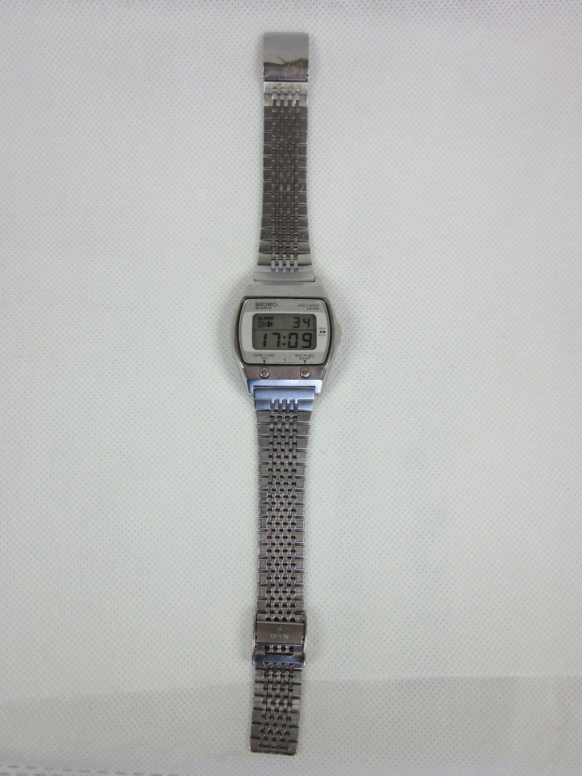 SEIKO ALARM A021 5000 VINTAGE ALARM CLOCK DIGITAL LCD WRISTWATCH FOR MEN