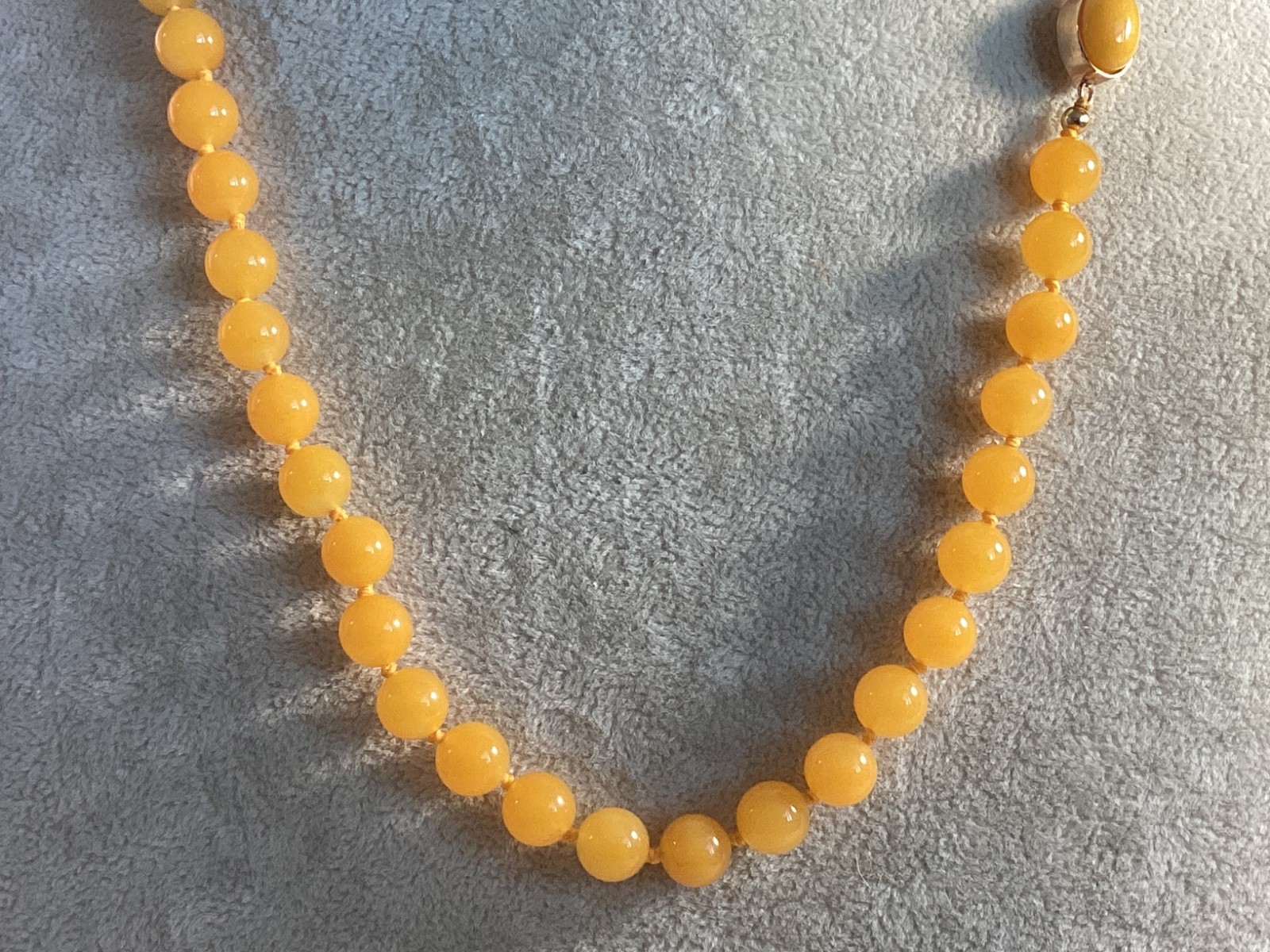 VINTAGE INCREDABLE HAND KNOTTED AMBER GLASS BEAD NECKLACE MUST SEE NO RESERVE