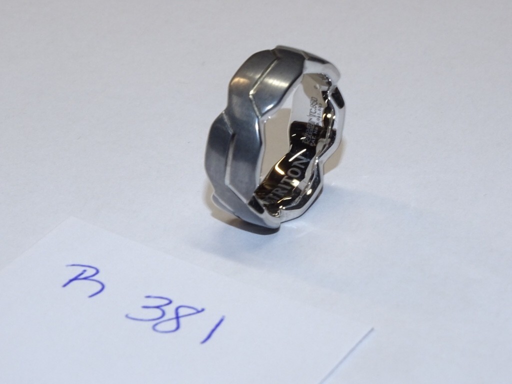 Triton Tungsten Carbide Wedding Ring 8mm Size 18 Silver w/ ‘S’ Design #R381