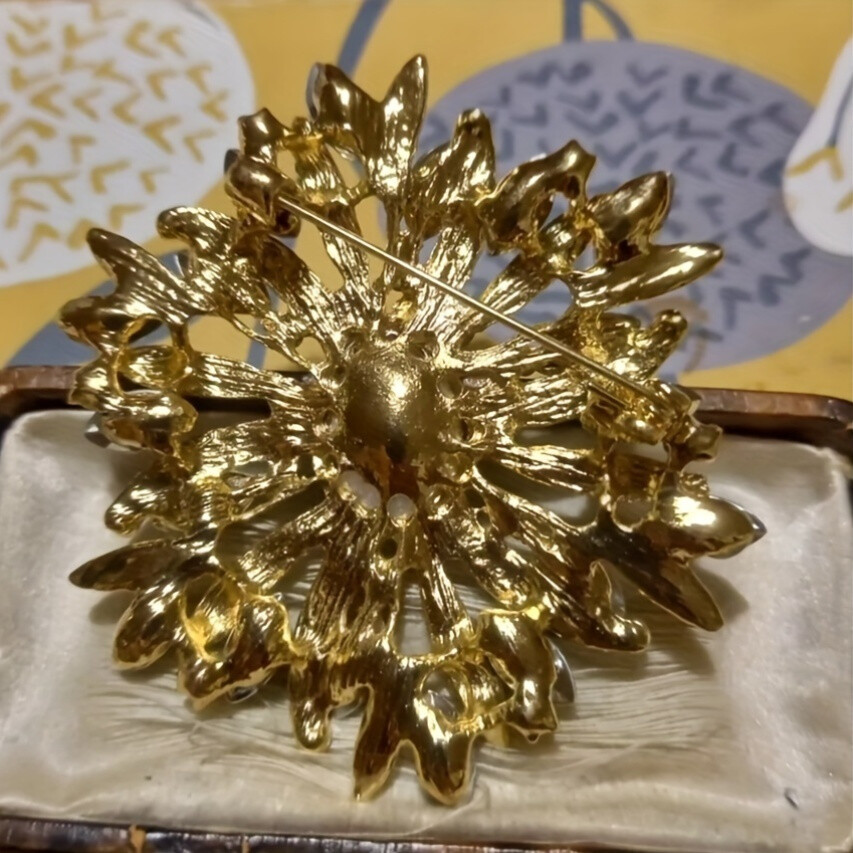 Elegant Army Green Rhinestone 1pc Brooch Unisex Vintage Court Style Corsage Pin