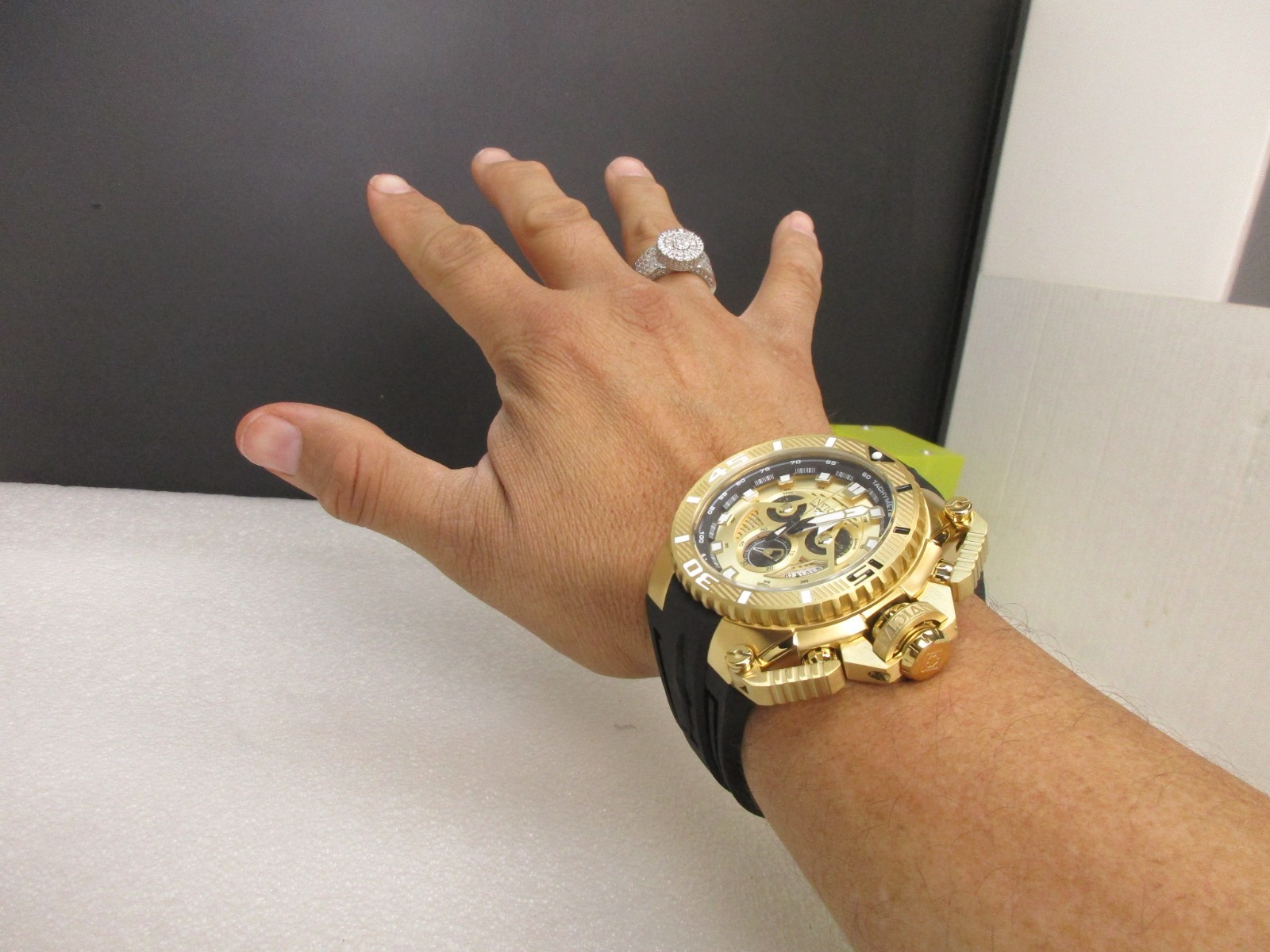 Invicta Sea Hunter full size Men’s Watch 57/69mm Gold tone 49610