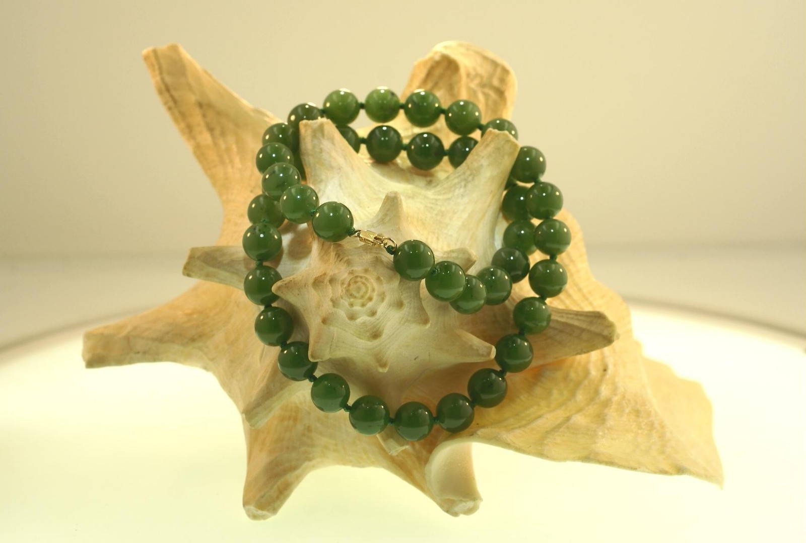 10MM NATURAL NEPHRITE JADE ROUND BEAD KNOTTED 14K YELL0W GOLD NECKLACE 18.5″