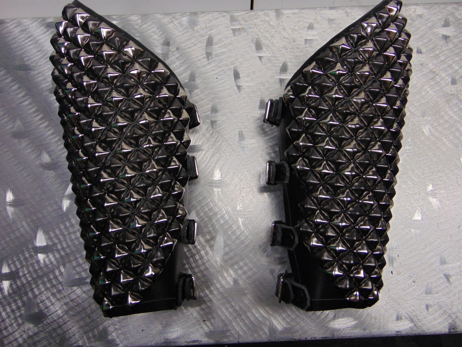 LEATHER STUDDED OLD SCHOOL GAUNTLET.HEAVY METAL…(MDLG0201)…. BLIND GUARDIAN