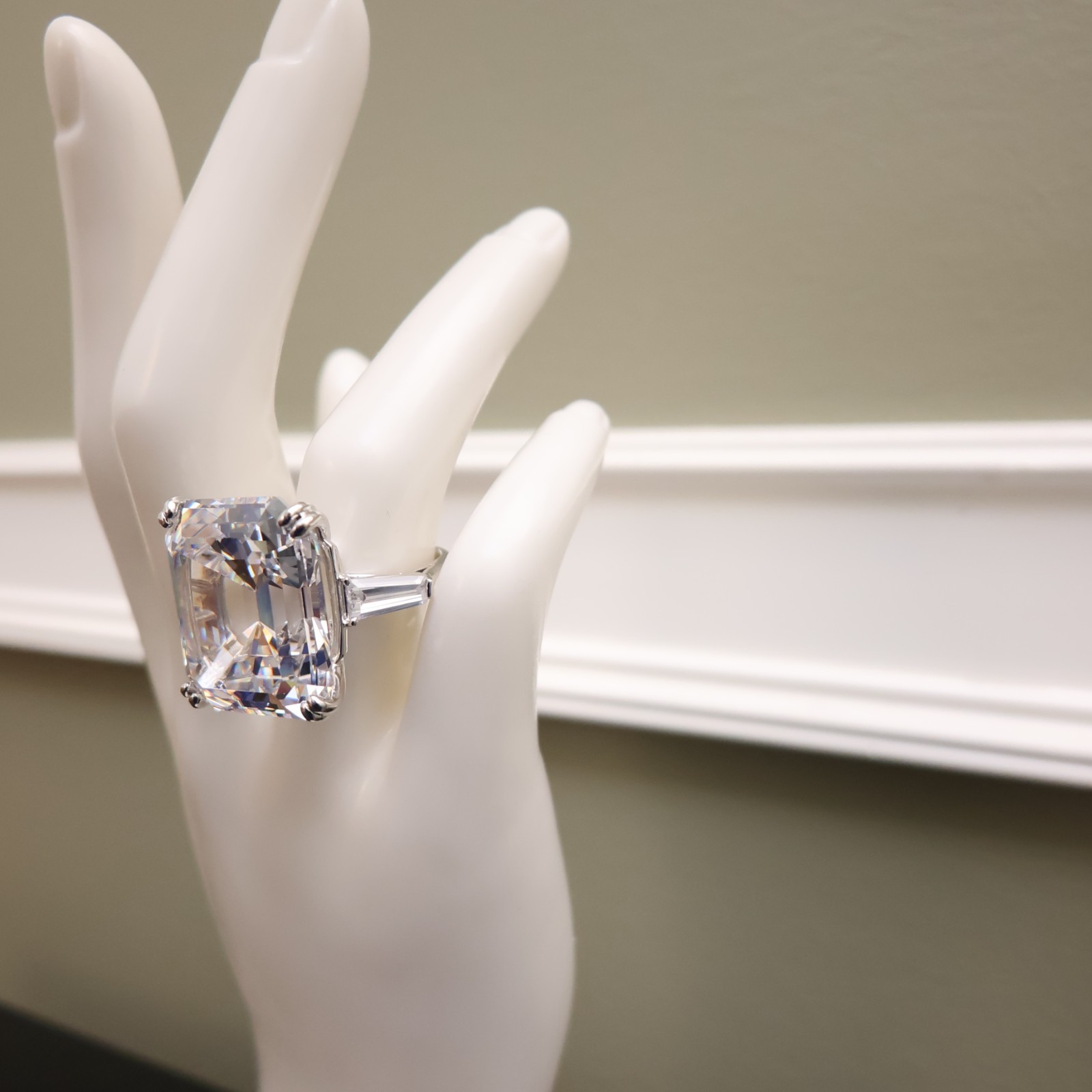 Elizabeth Taylor ring Asscher cut clear crystal silvertone signed Size 7