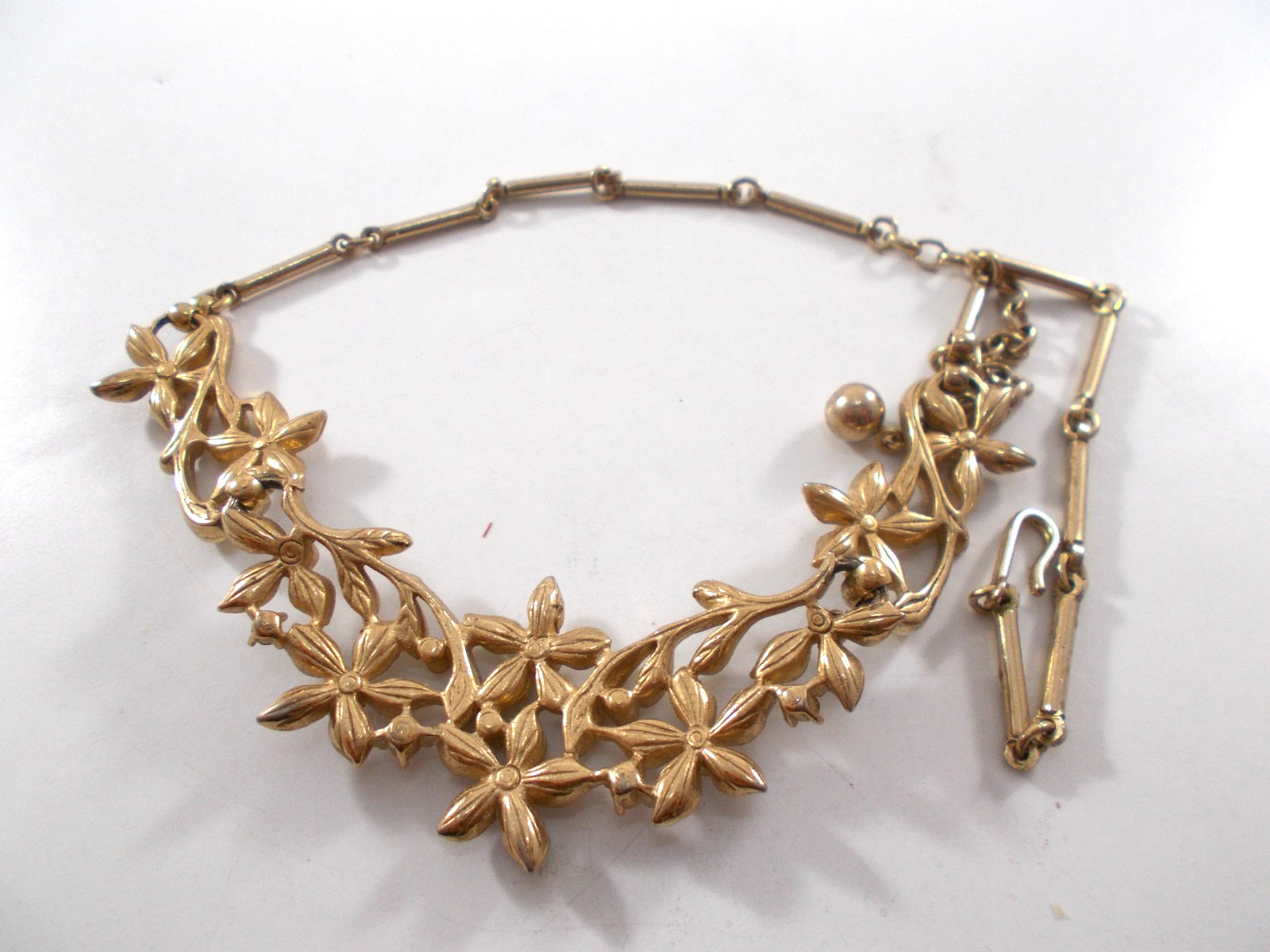 Vintage Gold tone White Enamel and Rhinestones Flowered Front Choker Necklace