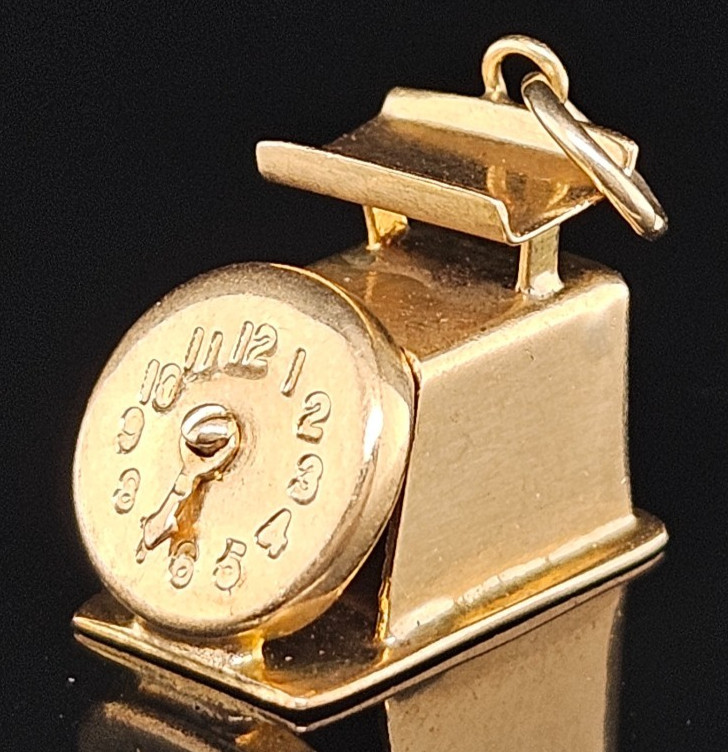 10K Gold KITCHEN SCALE MOVES Charm Pendant Clock Weight 3D Vintage 2 Grams