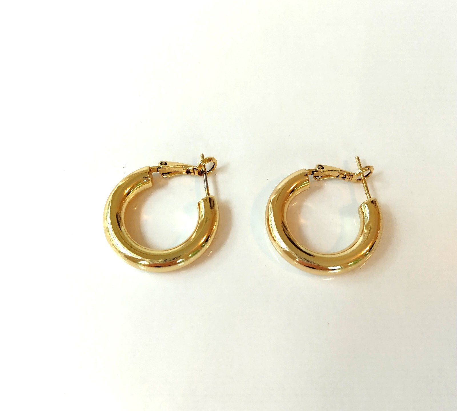 Elegant Gold Hoop Earrings / 1.7 cm