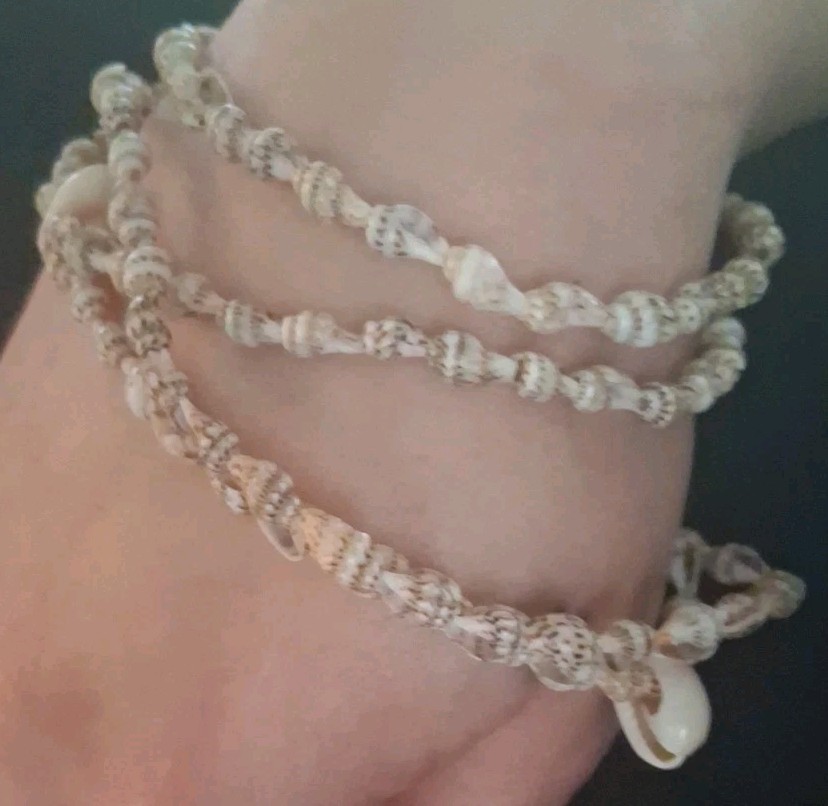 Vintage Natural Cowrie Shell Necklace – Boho Beach Hawaiian Surf Jewelry