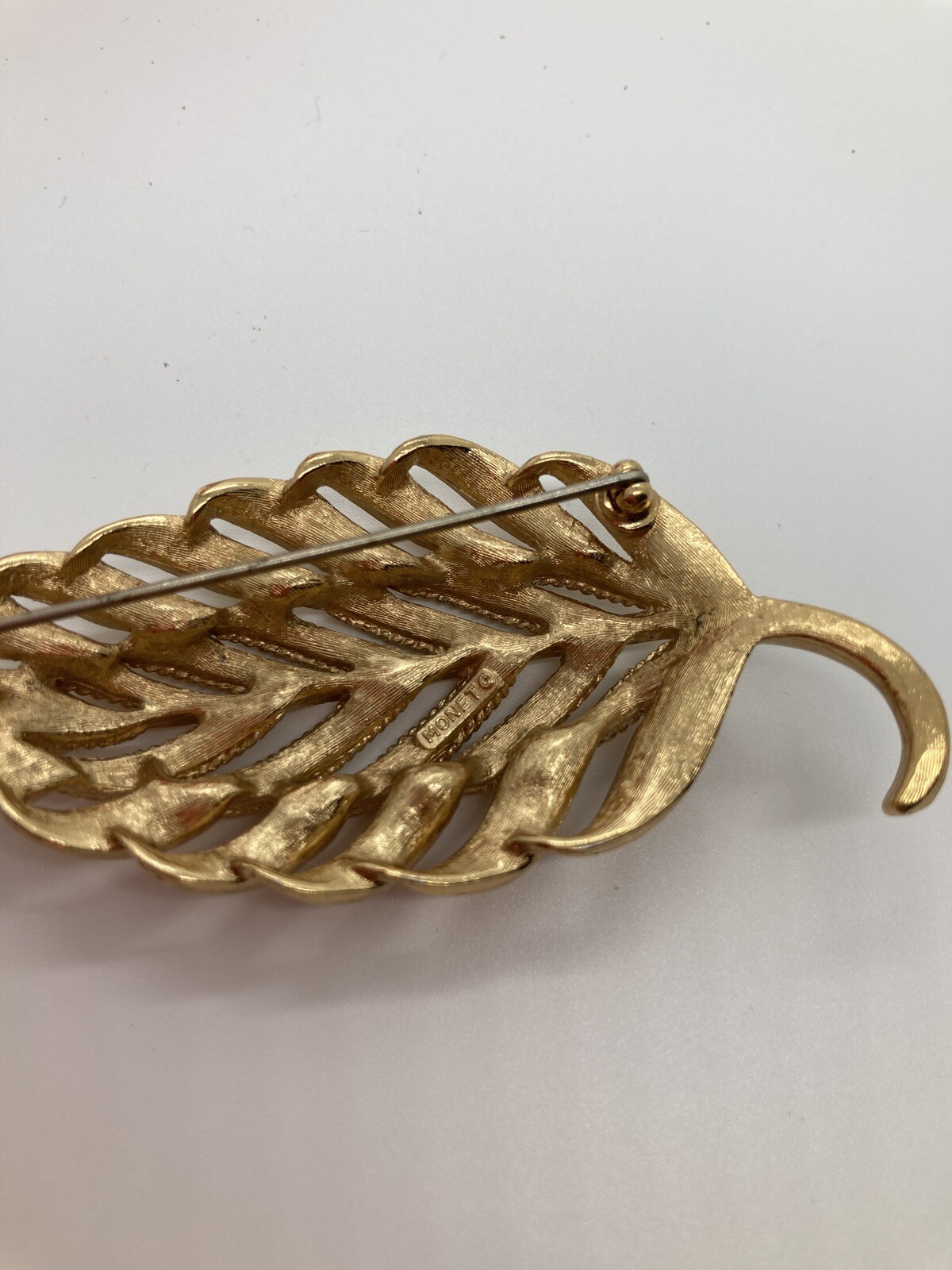 Beautiful Vintage Signed Monet Goldtone Leaf 3” Brooch Pin 2359