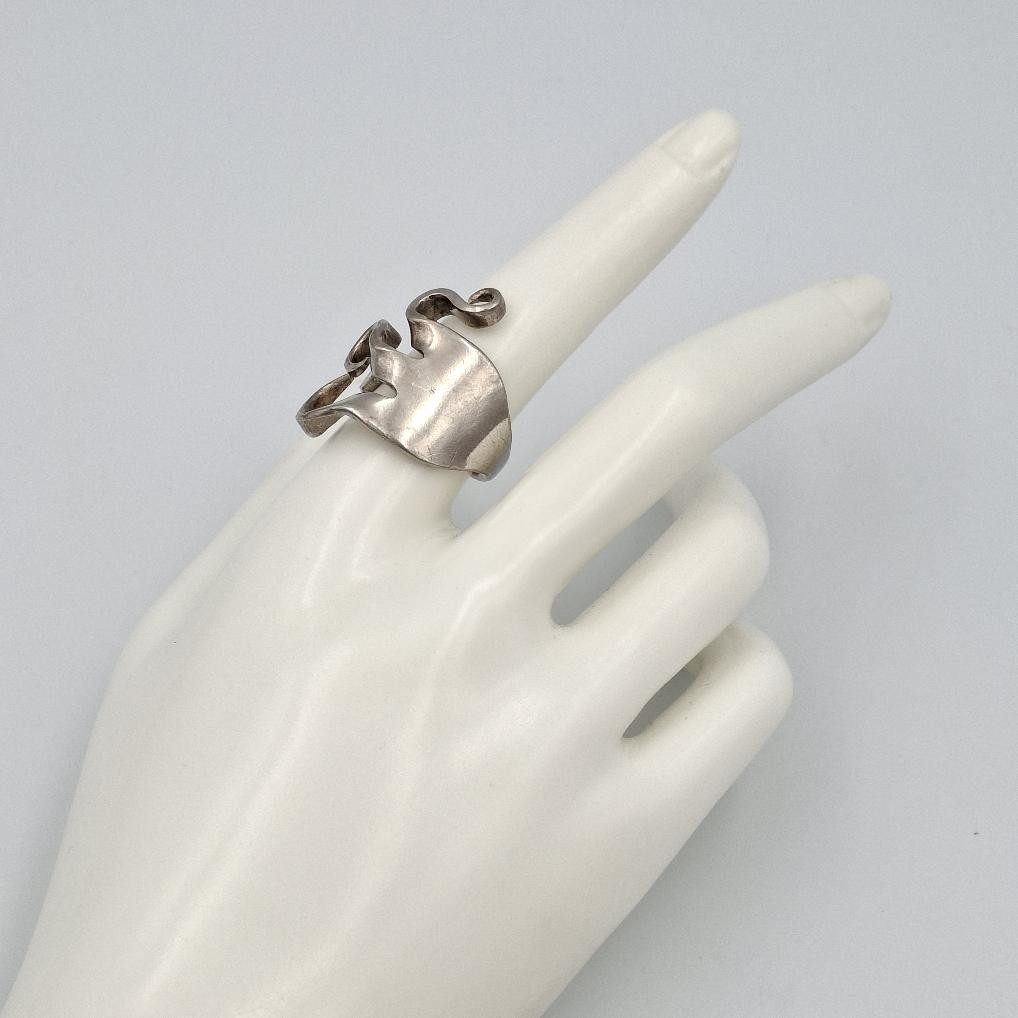 Vintage Victor & Co International Silver Plated Handmade Curled Tine Fork Ring 9