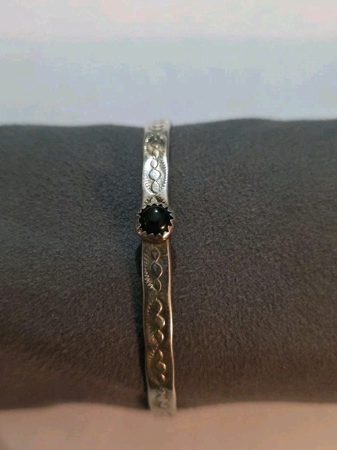 N.A. Navajo Cuff Bracelet Sterling Silver And Onyx Stone 6.5″