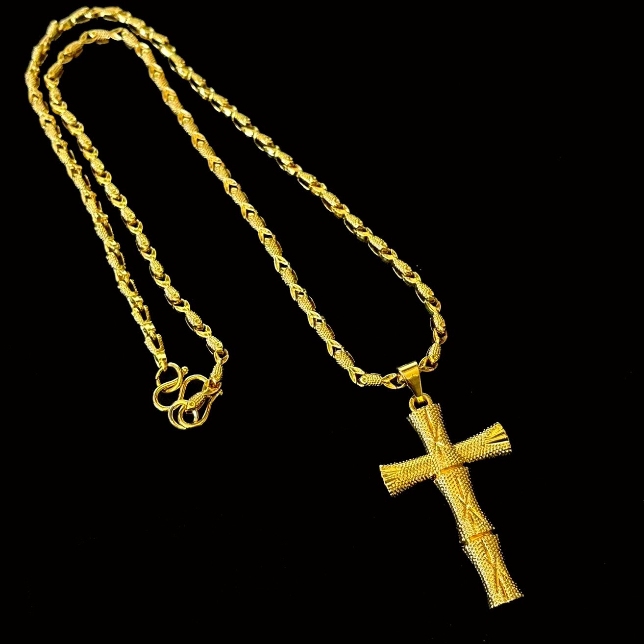 Golden Cross Pendant Necklace Gold-plated (NOT SURE) marked ‘999’, 18.5 in