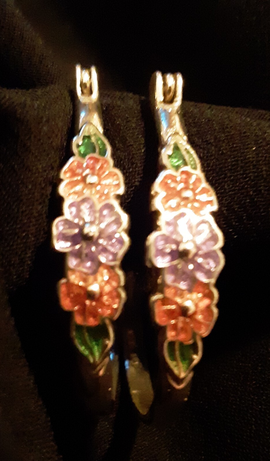 925 NAVADA SILVER DOUBLE HOOP ENAMELED FLORAL DESIGN PIERCED EARRINGS