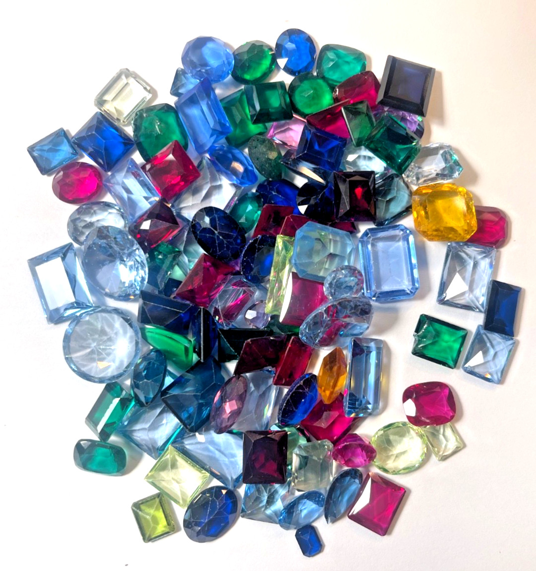 100 ASSORTED PIECES LOOSE DAMAGED SYNTHETIC STONES FOR LAPIDARY TO REPAIR