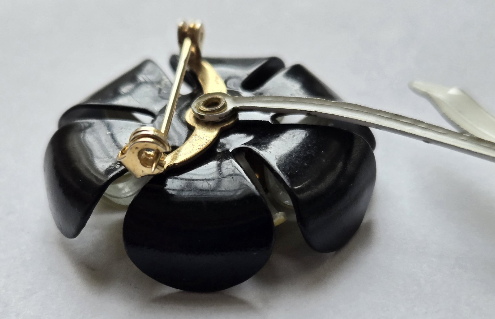 Vintage Mid Century Metal Enamel Flower Brooch Black & Yellow w/ Stem HTF Style