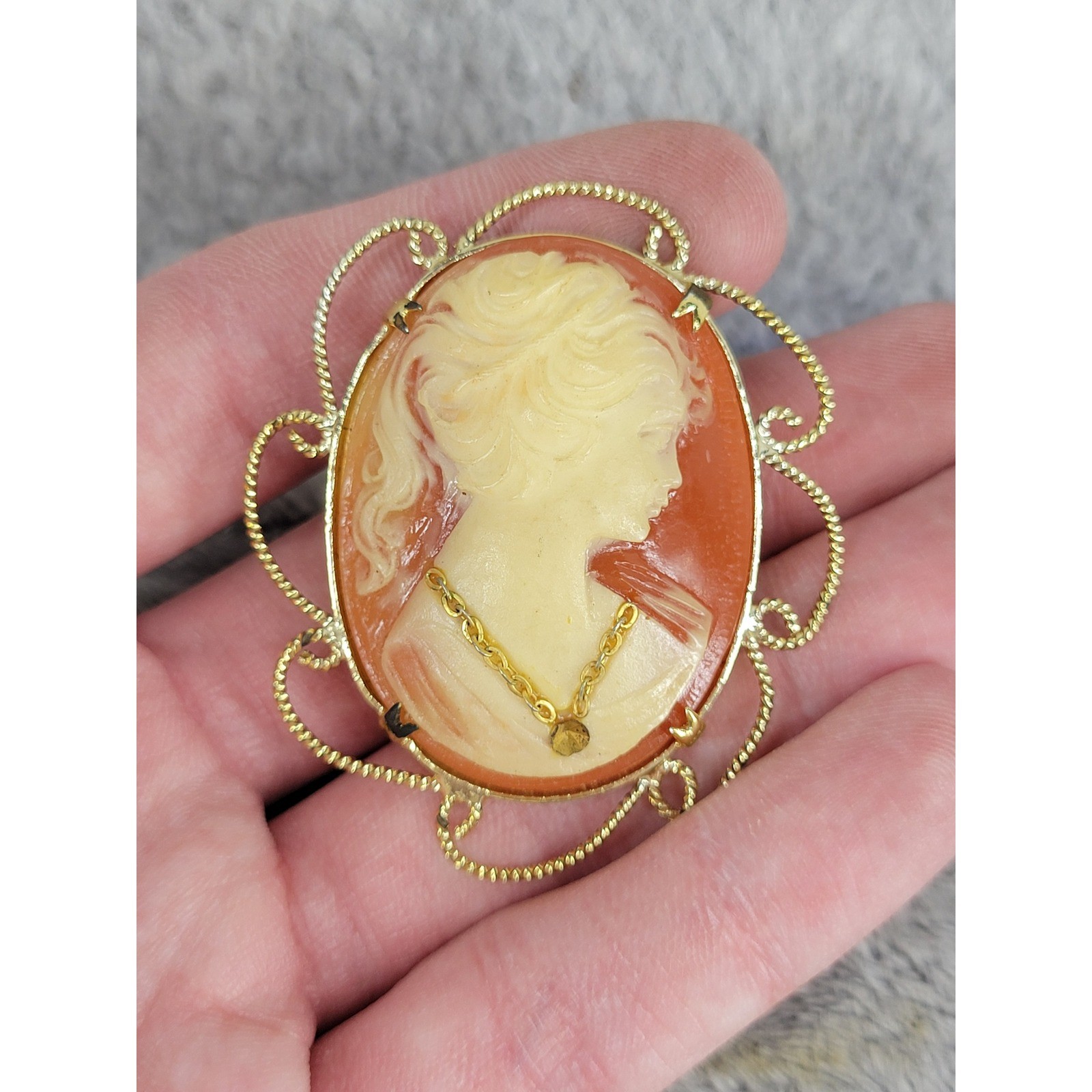 Vintage DELI Beautiful Imported Cameo Female Bust Cameo Brooch – Missing Gem!
