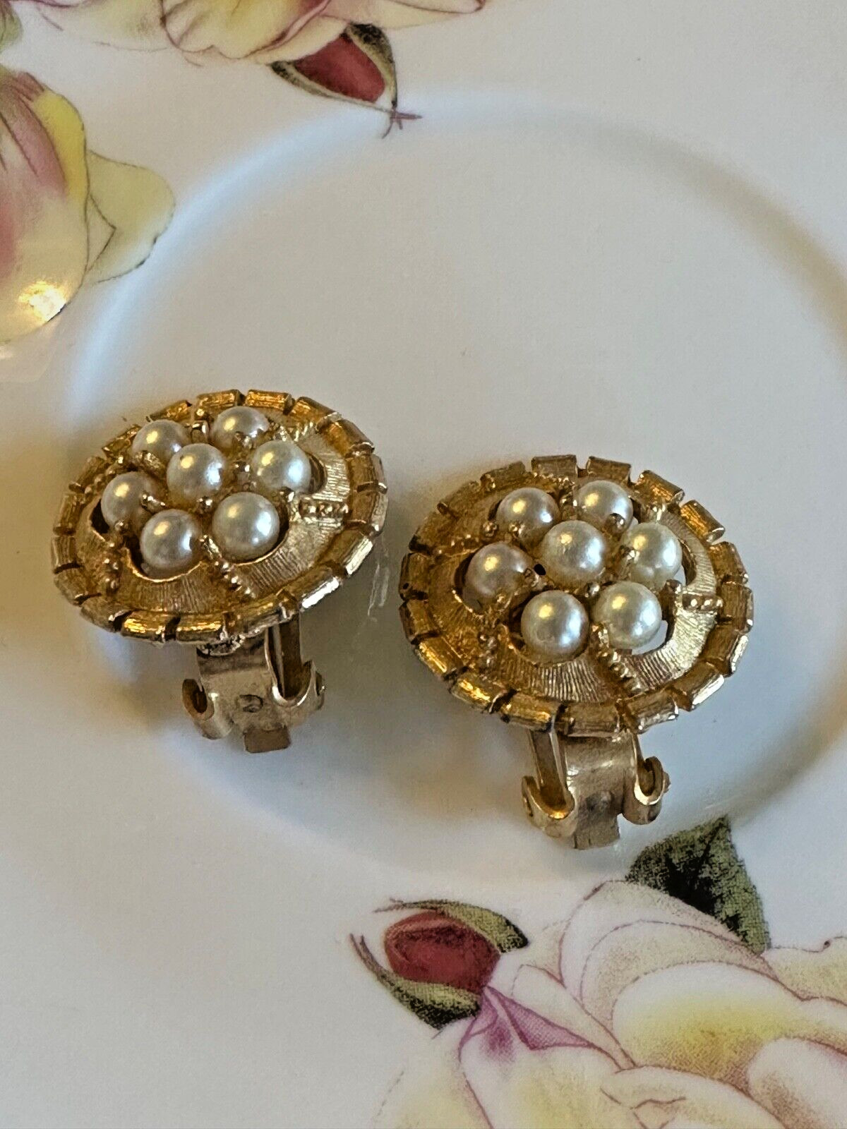 Vtg Kramer? Faux Pearl Gold Tone Clip On Earrings Cluster Stud Mid-20th Century