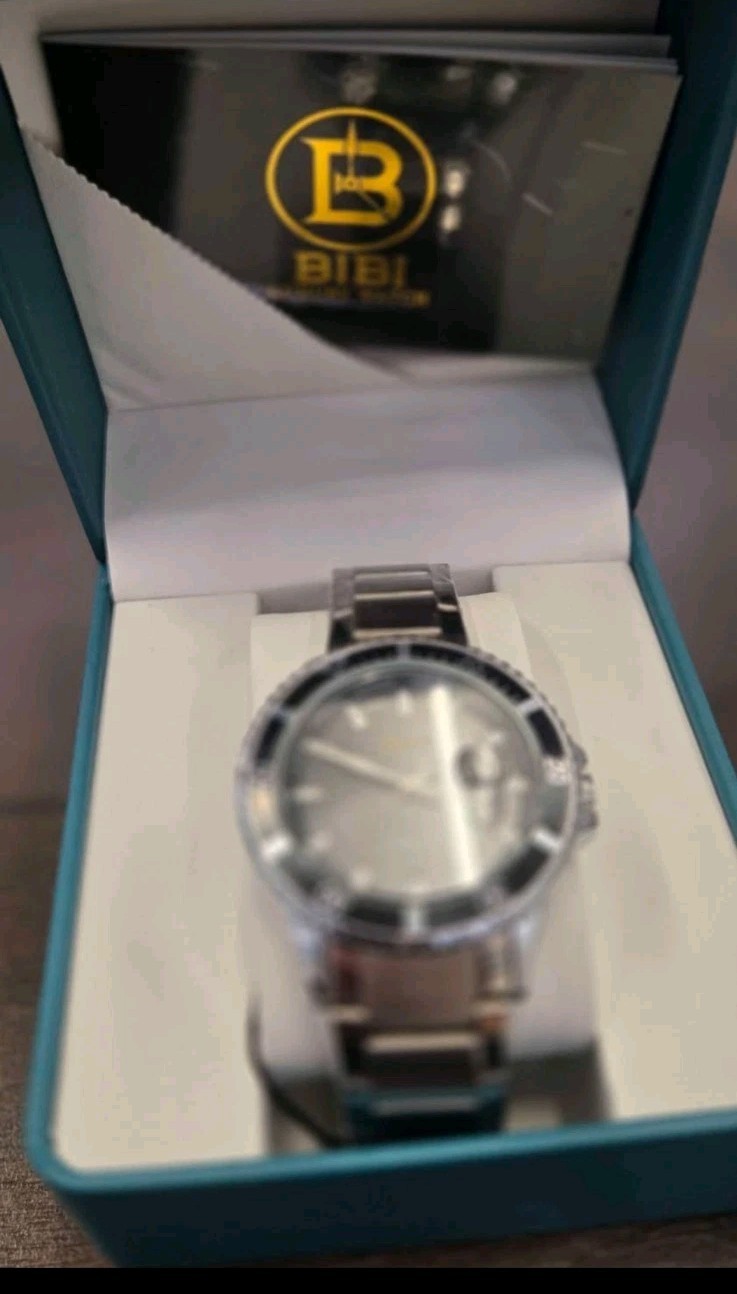 BIBI Quartz Analog 45mm Wristwatch Black Dial Date Silver S/S Bracelet Box