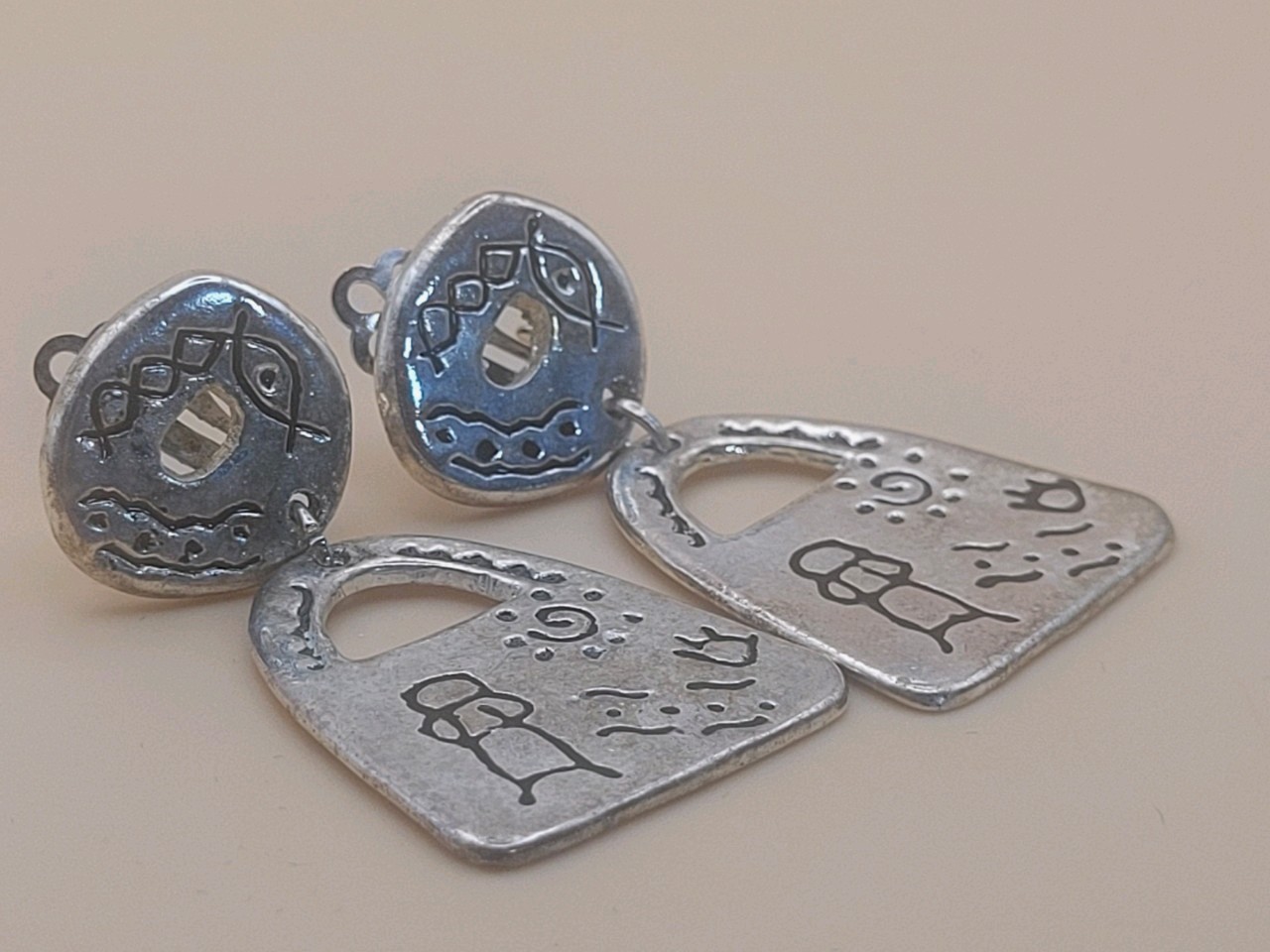 Vintage Southwestern Native American Petroglyph Pewter Clip-on Drop Earrings