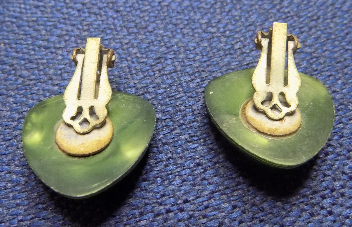 Vintage Green Plastic Resin Clip-on Earrings (59)