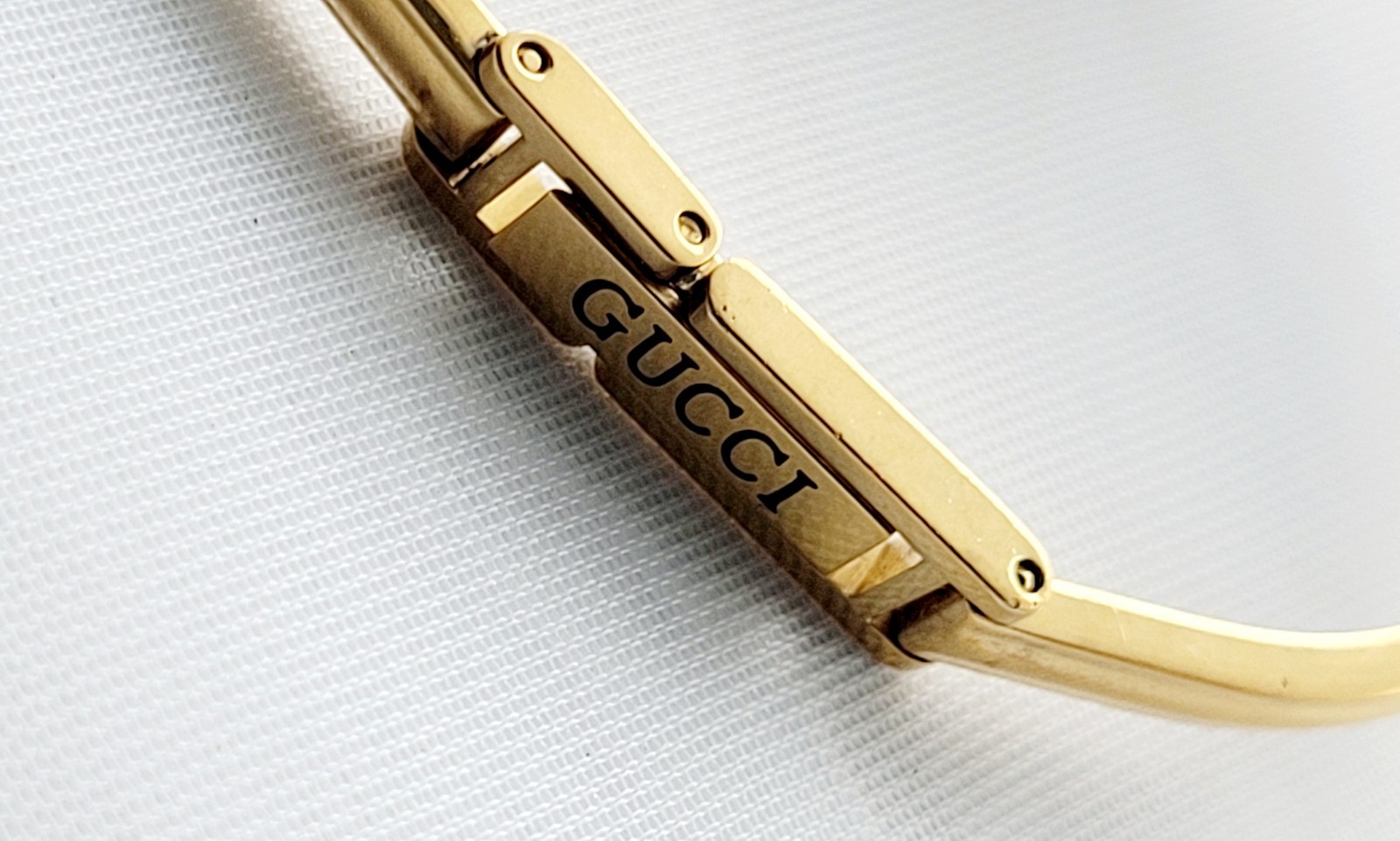 Gucci 1100-L Ladies💃Bangle Watch,Authentic,Scratch Free Crystal,Excellent,6″