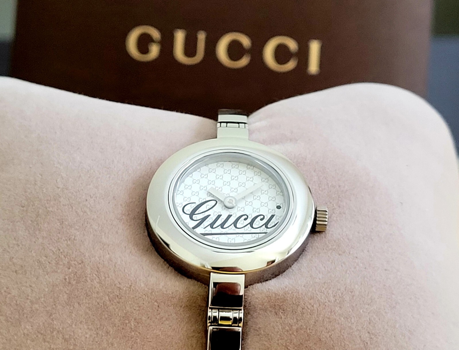 Gucci 105 Ladies💃Authentic,Near Mint,Hardly Worn,Absolutely Beautiful,Box,Tag.
