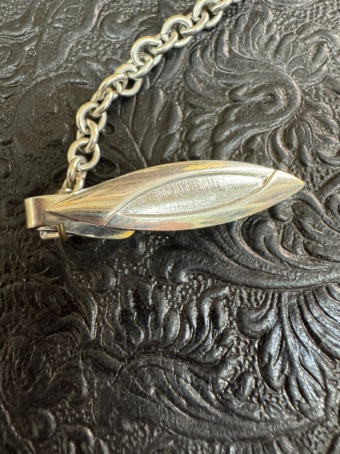 Vintage Silver Tone Leaf Sweater Guard Clip Cardigan Collar Chain Mid Century