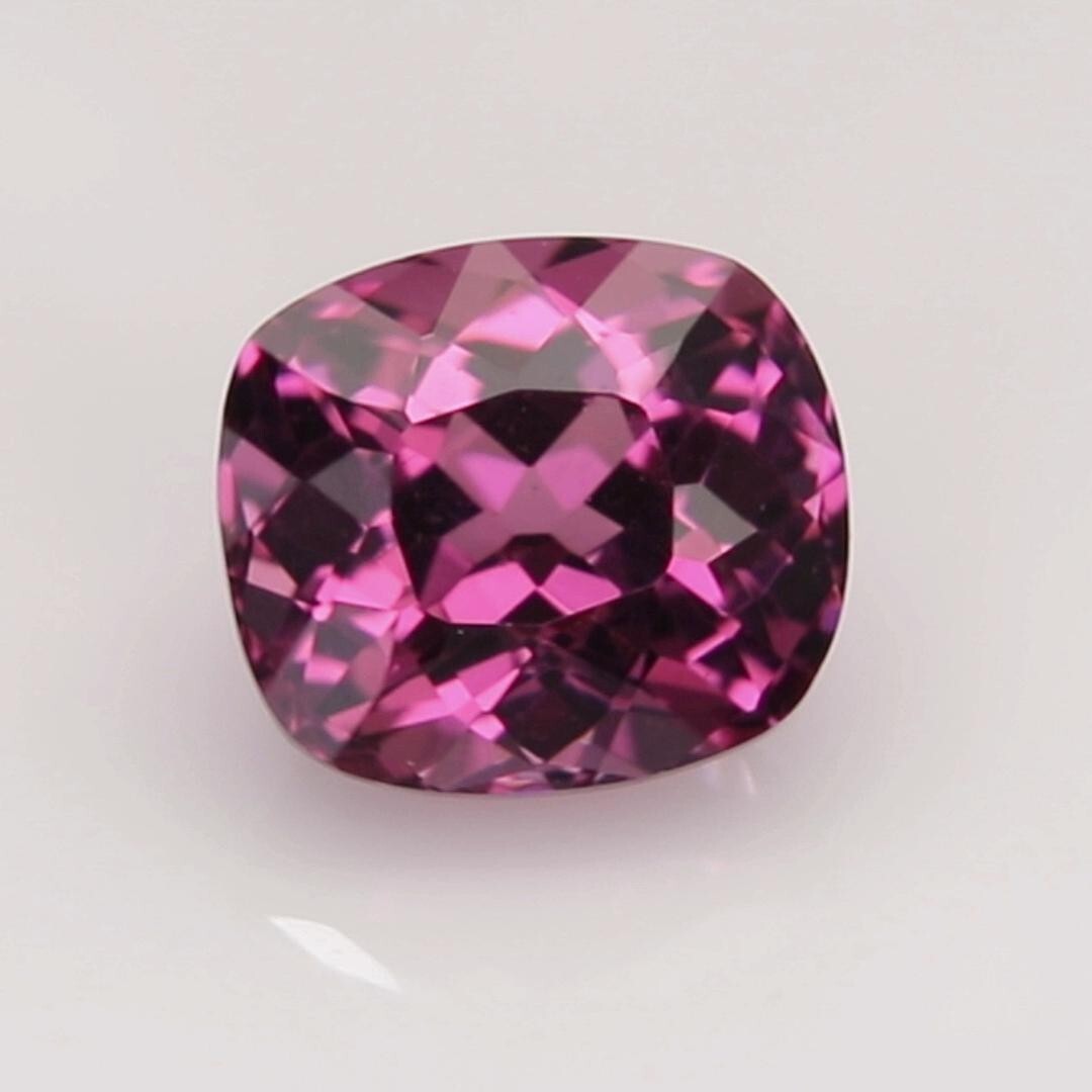 1.12 carats – Fine Grade Purplish Pink Natural Malaya Garnet Cushion 25023610
