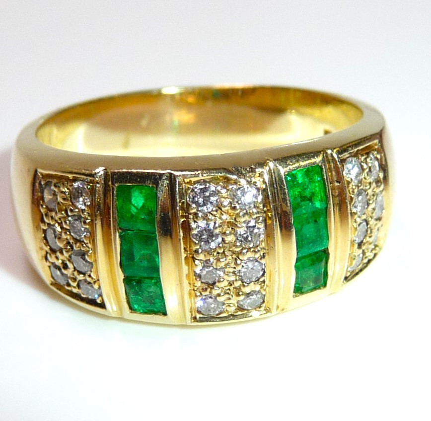 Ring 585 Gold 0.33 ct. Diamonds 0.44ct. Emerald Size 57 18.1mm / 8.51g Excellent Condition