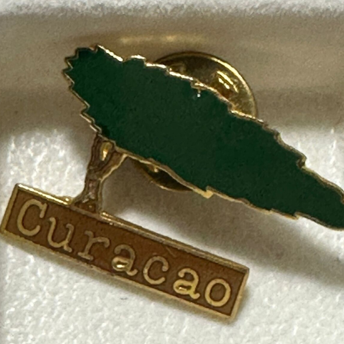 THE NETHERLANDS Curaçao Island Vintage Tack Pin T-6046