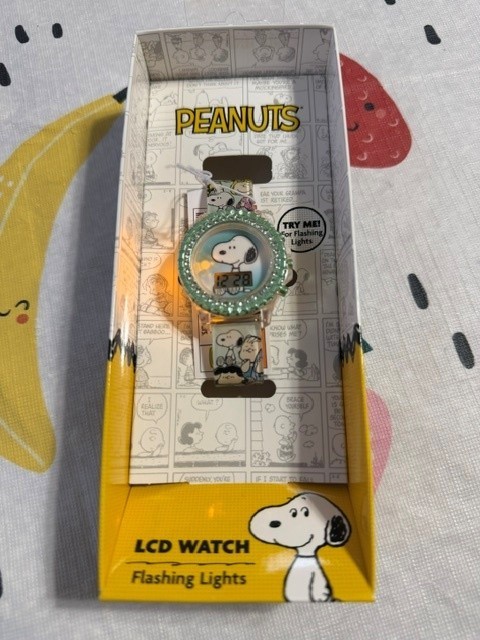 Peanuts LCD Watch Flashing Lights LED Display Snoopy Unisex Kids Cartoon Green