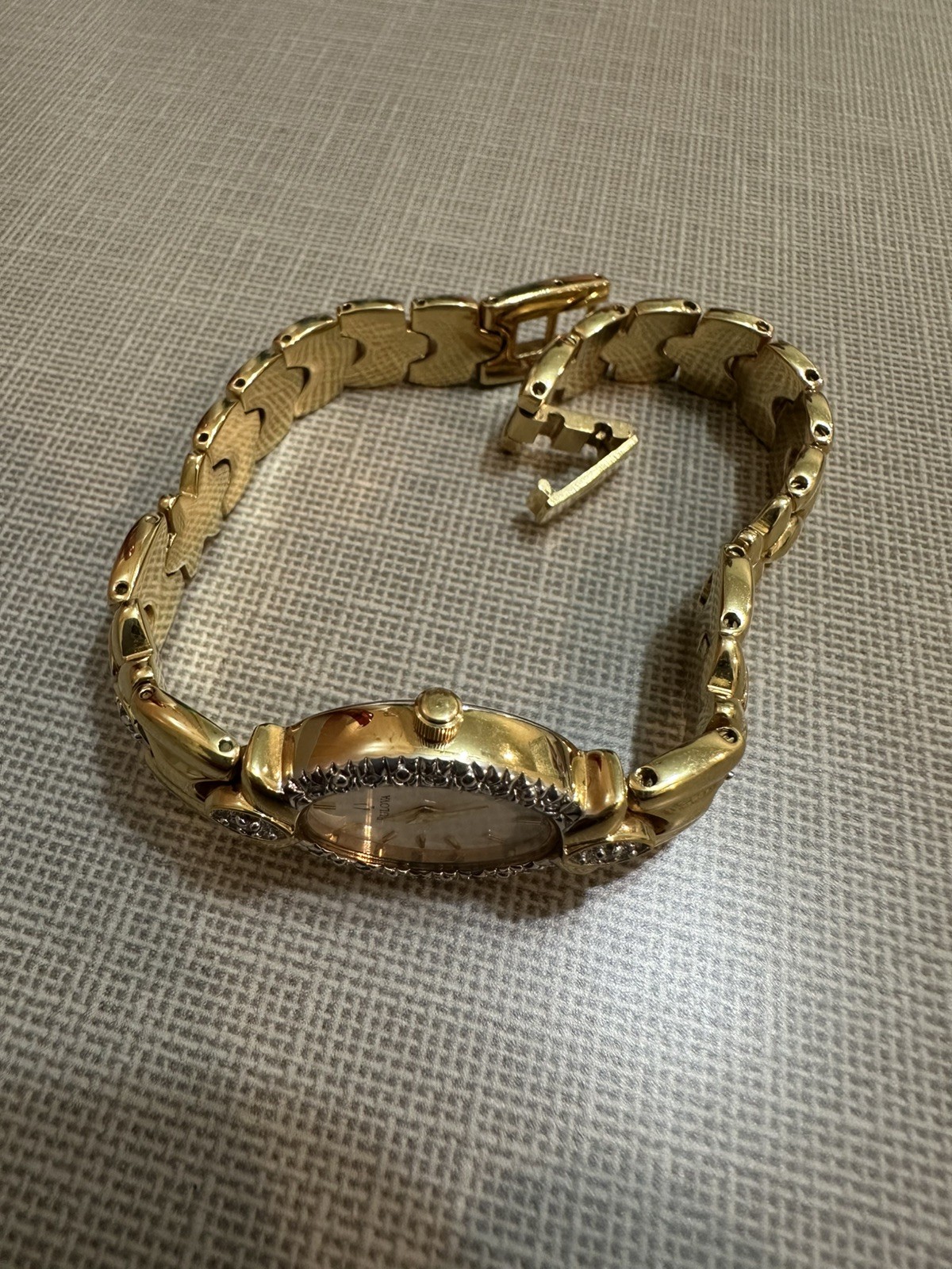 VINTAGE 7″ BULOVA 98R34 LADIES DIAMOND ACCENT BEZEL WATCH