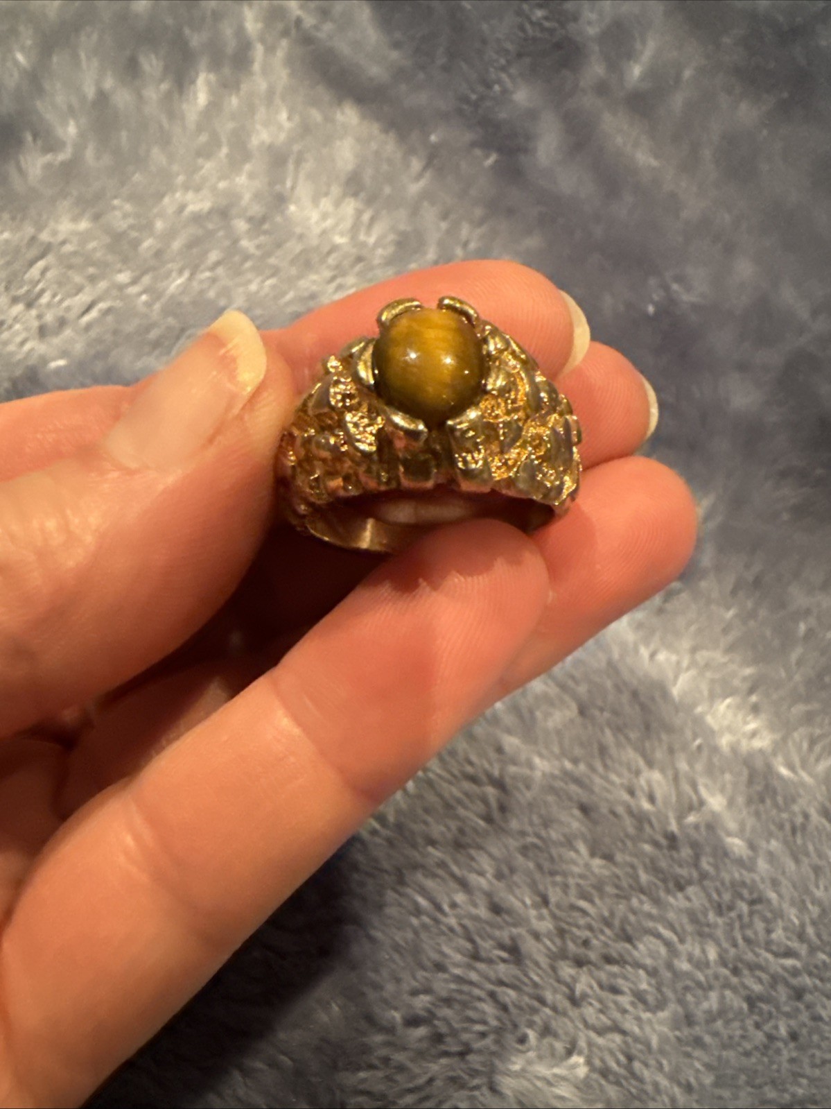 Uncas 15 g 14k GE Yellow Gold Nugget Band Ring Oval Tiger’s Eye cabochon Sz 10