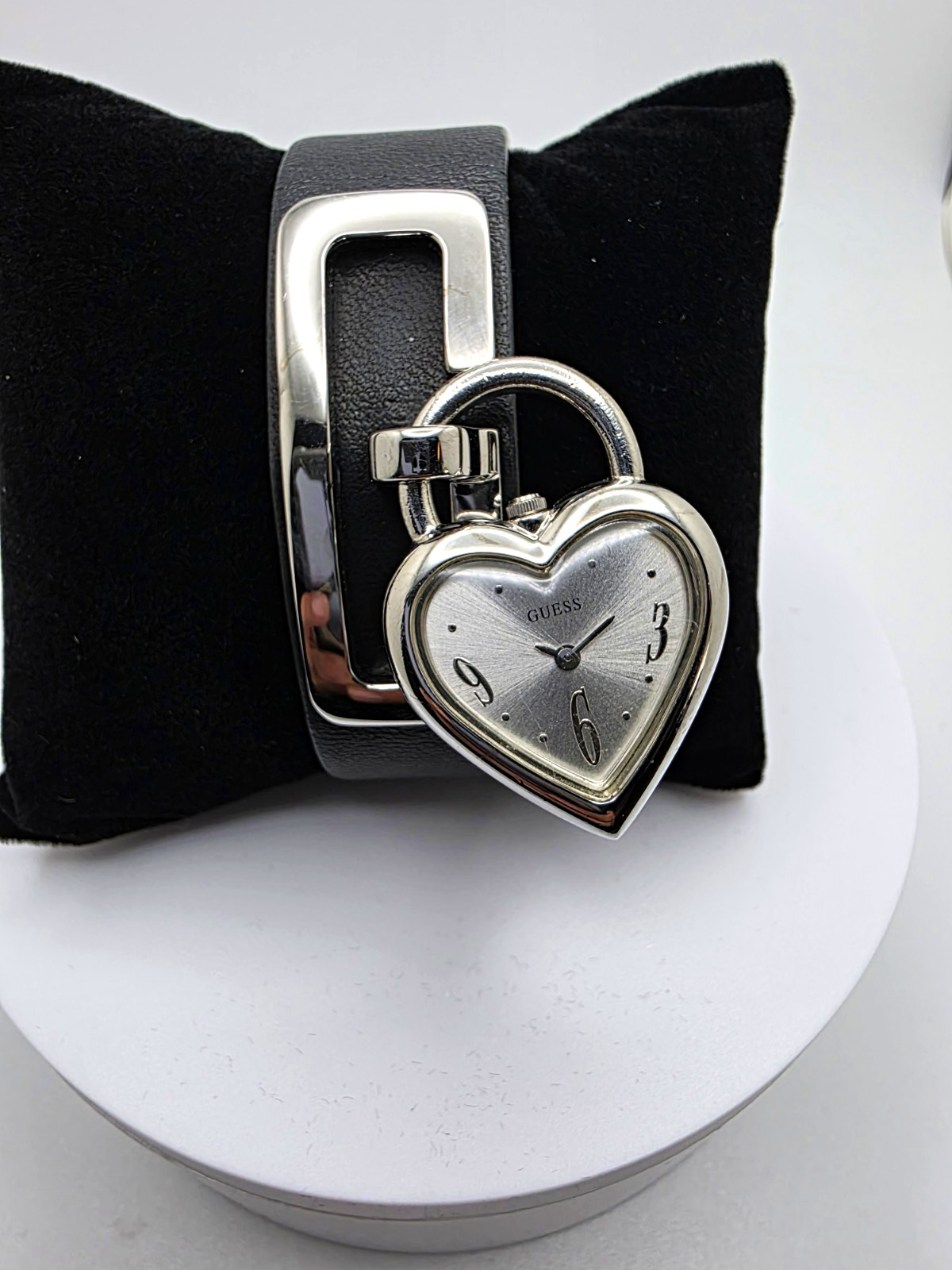 Guess Heart Charm Women’s Quartz Watch Black Leather New Battery Runs Great