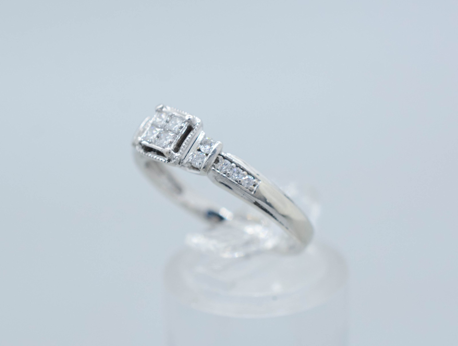 (MA5) Ladies 10K White Gold Diamond Ring .046 ctw 2.4 Grams Size 7.25