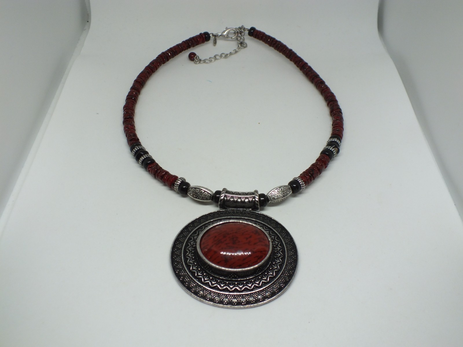 Beautiful Necklace Silver Tone Burgundy Black Beads Cabochon 14-16″ Lg + 2″ Pen