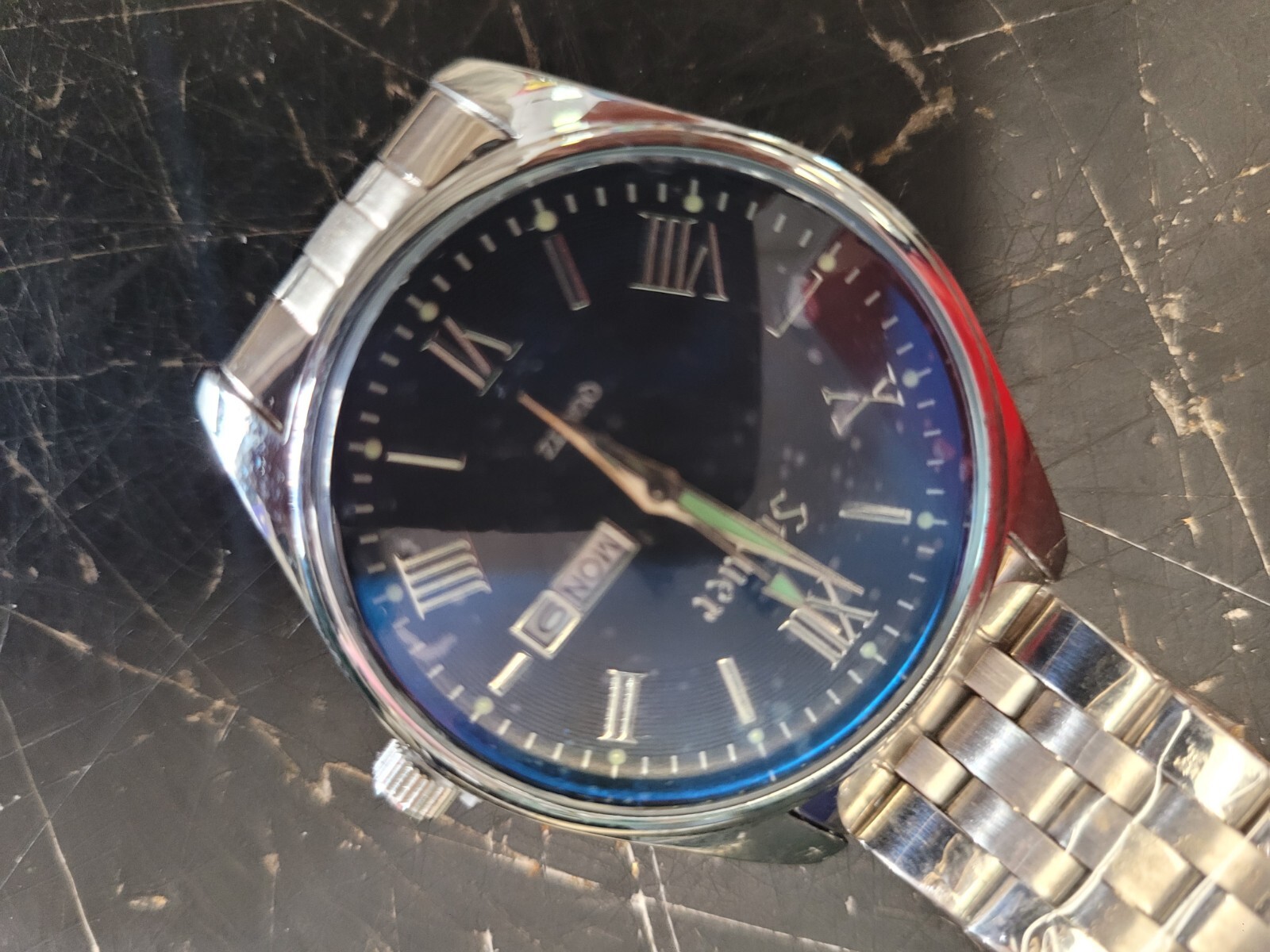 Never Used Stauer Watch Men Silver Tone Date 35713 SL28 w/ Box Blue Face Green