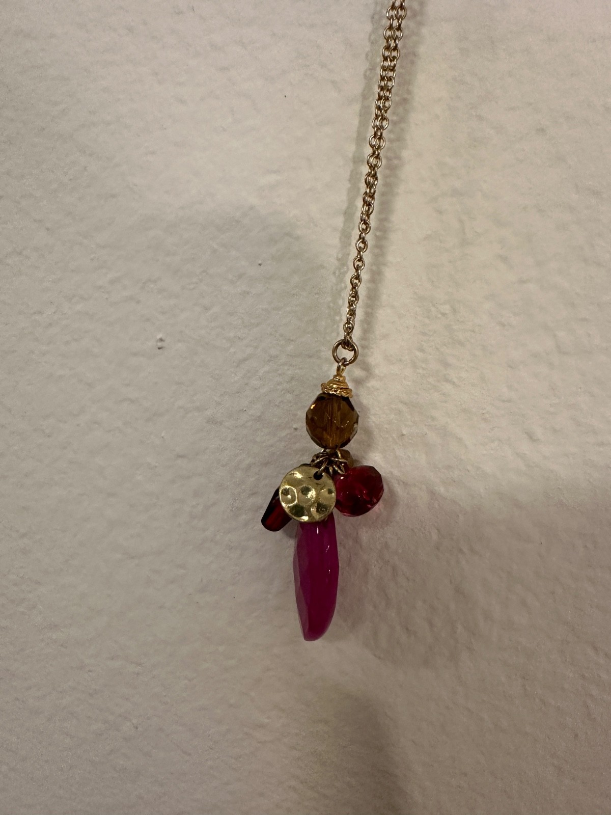 Unbranded Gold Tone Pink Purple Red Beaded Cluster Pendant Necklace Adjustable