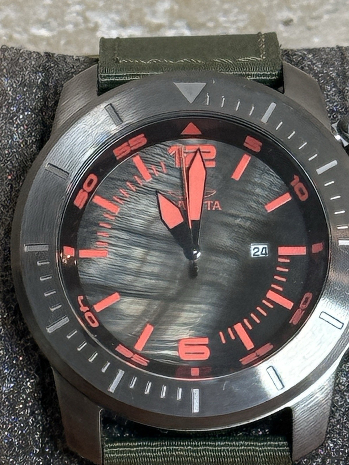 Invicta Corduba 23435 Black Red Dial Green Strap Quartz Watch Needs Battery