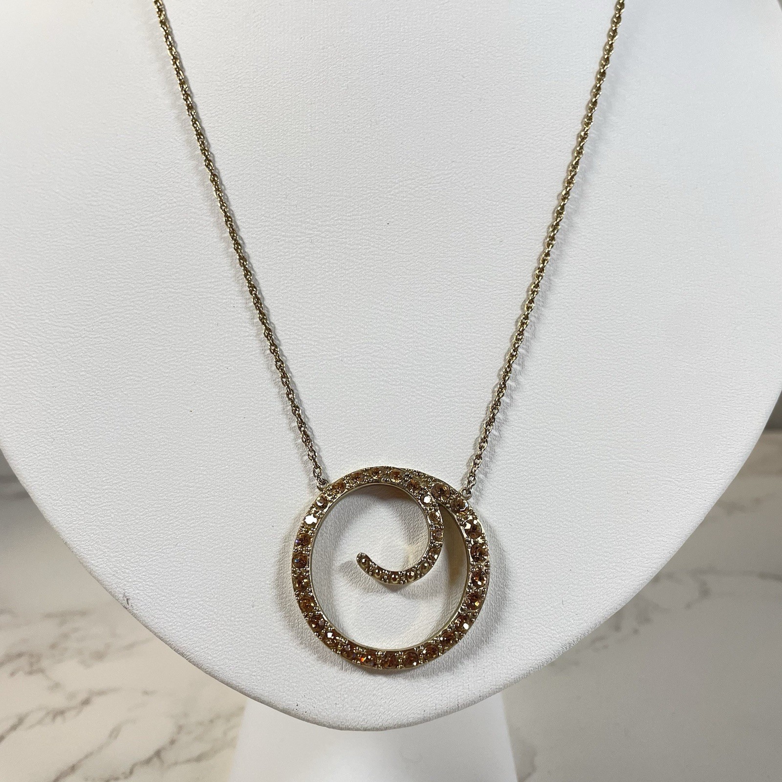 Vintage Monet Gold Tone Topaz Rhinestone Swirl Circle Pendant Necklace Chain 16″