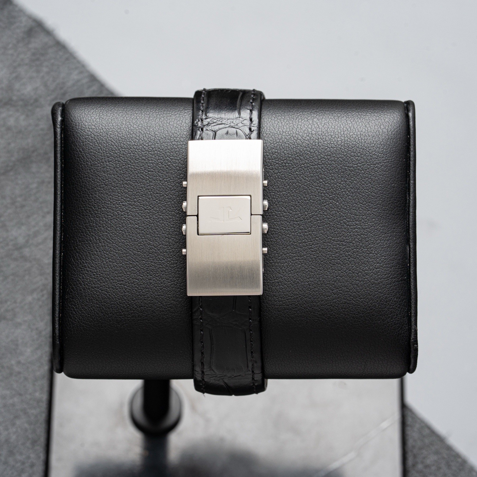 Jaeger-LeCoultre Q2908650 290.8.60 Reverso Black Dial On Leather Strap