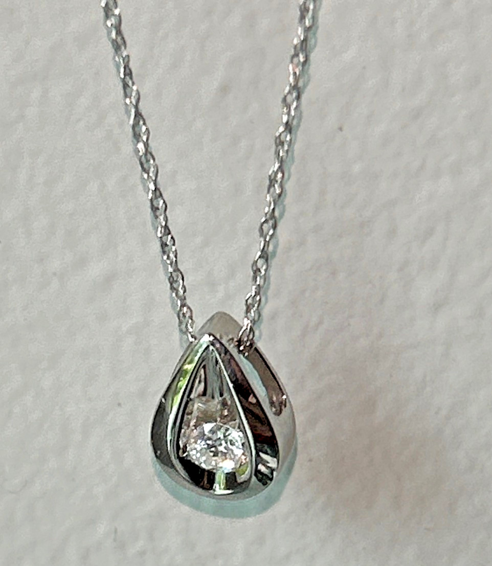 Beautiful 14k white gold genuine solitare diamond pendant necklace 18′