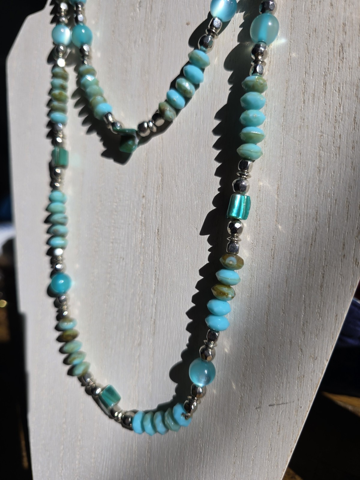 Turquoise 18in Beaded Necklace Lucite Silver Tone Blue Mother Of Pearl Southwest