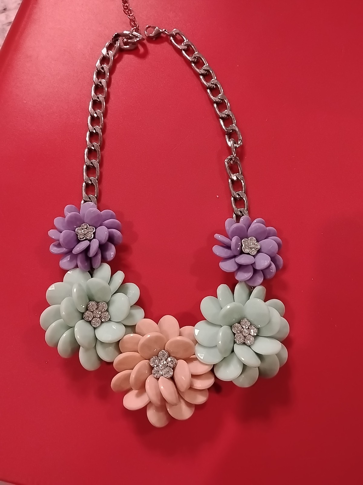 Chunky Lucite Plastic Floral Burst Necklace Rhinestone Green Peach Gold Tone 22″