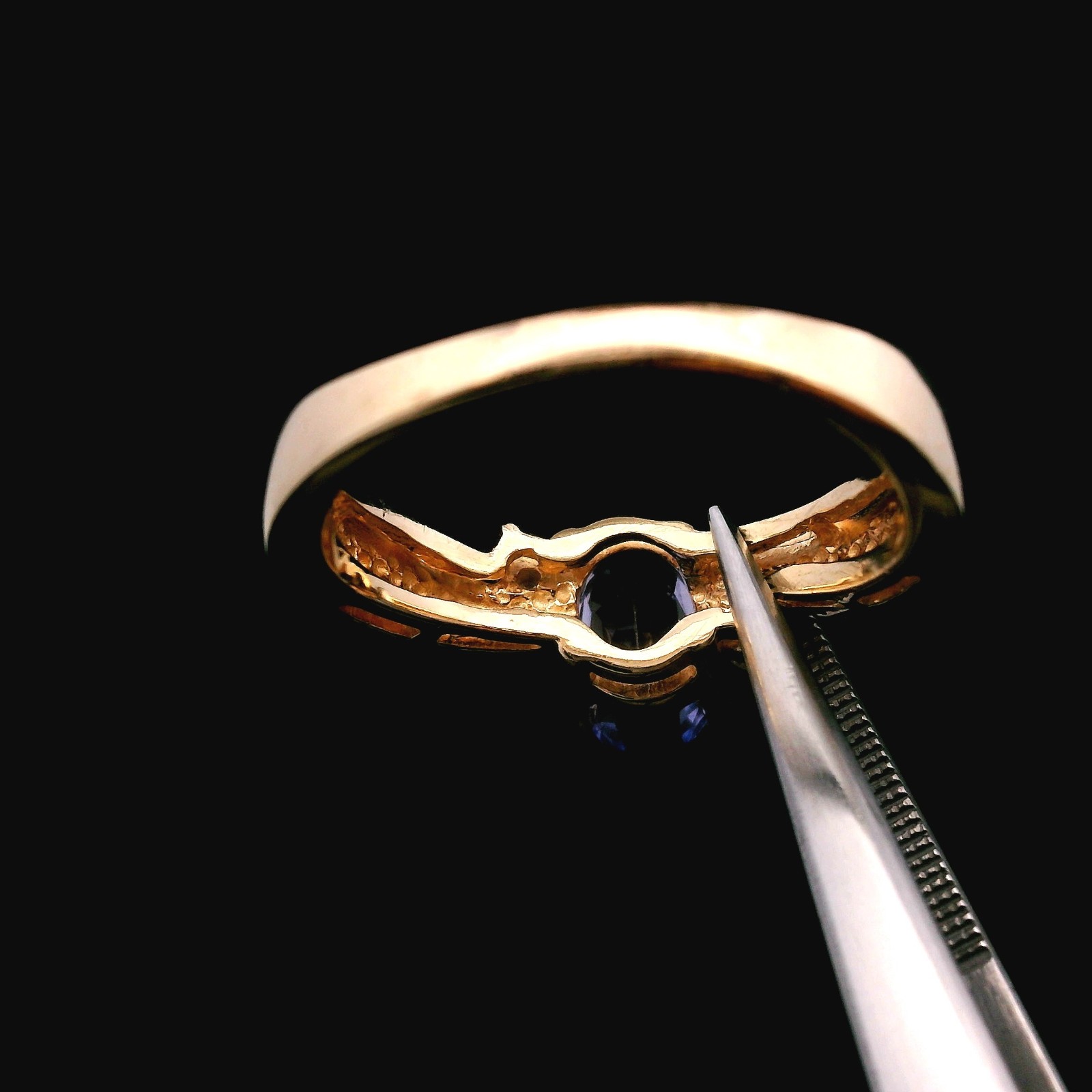 14KT Yellow Gold Ring 4.0dwt Tanzanite 1.35ct & 1/10cttw Diamonds Sz 8.5