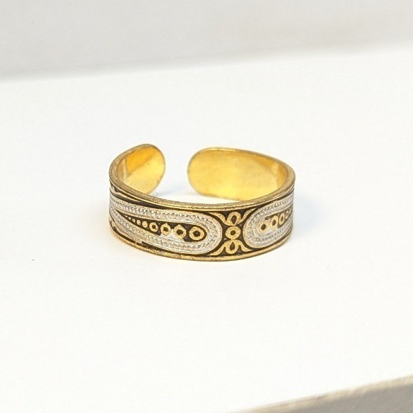 Vintage New Damascene Style Ring Band Size 7 Gold Silver Black Etched Scrollwork