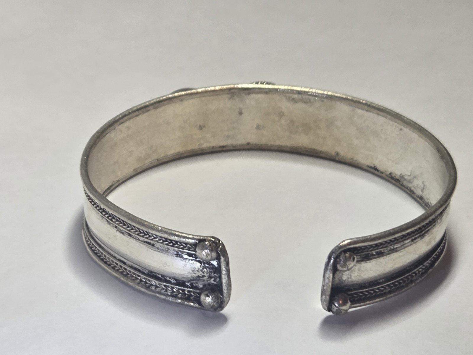 Vtg Silver Tone Southwest Style Open Cuff Bracelet Turquoise & Red Stones 7.5″