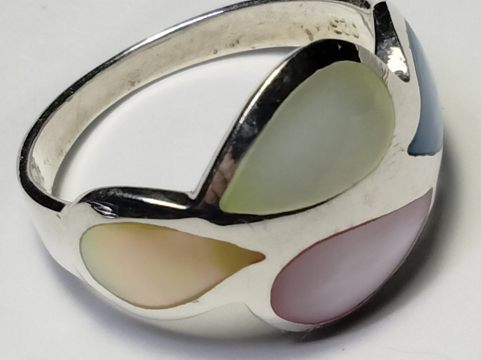 LOVELY! MOP INLAYS IN STERLING SILVER.925 RING SIZE 9.0-9.25!