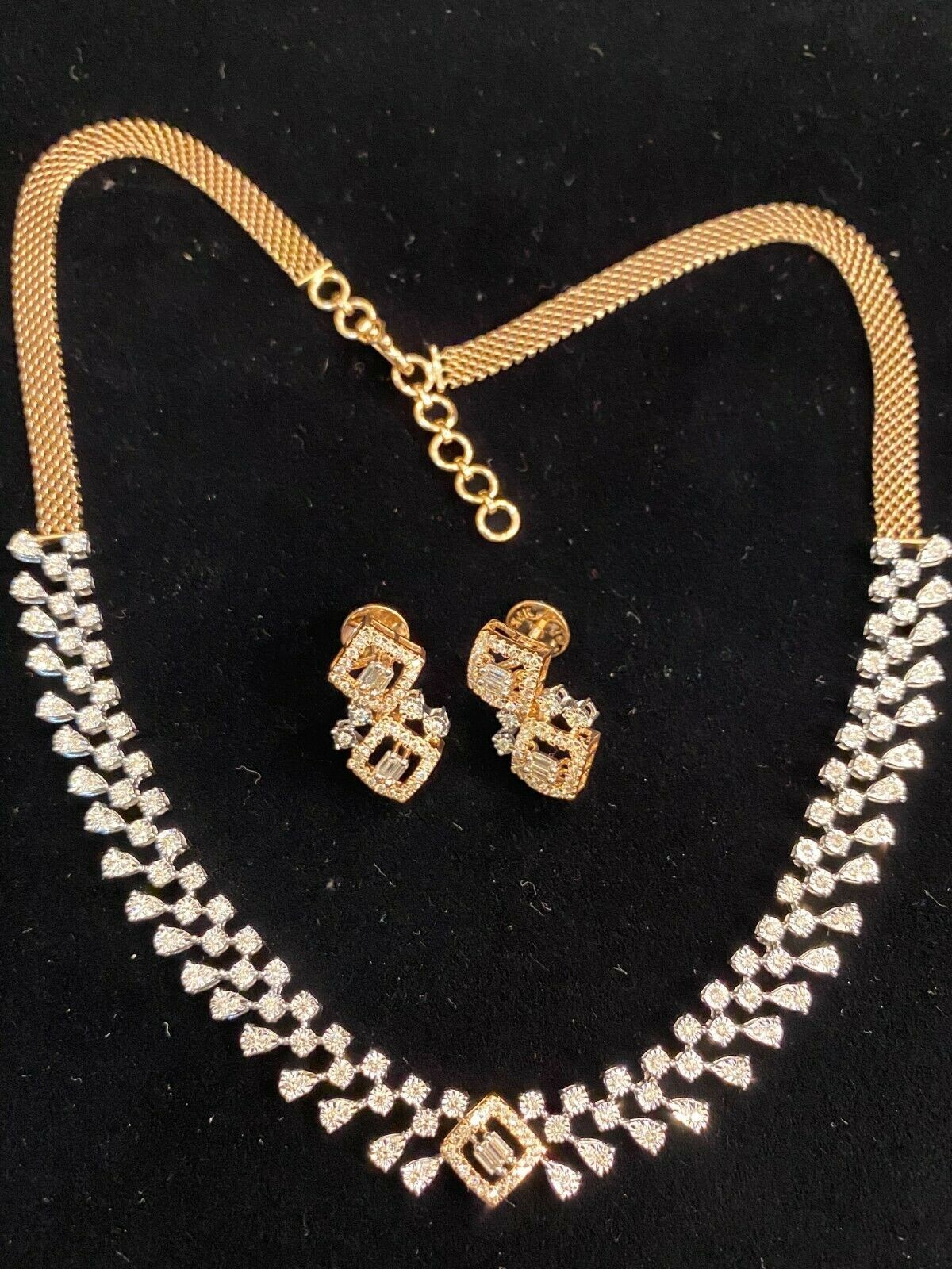 Classy 2.88 Cts Round Baguette Shape Natural Diamonds Necklace Earrings 14K Gold
